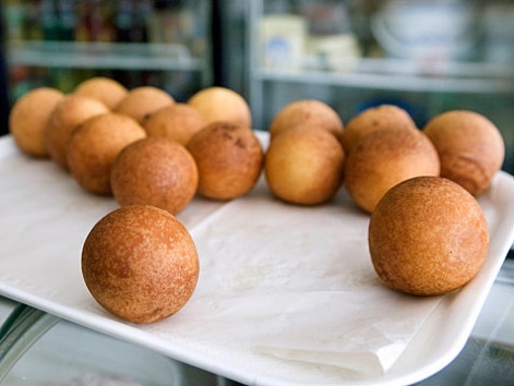 A tray of buñuelos from Bakery San Gil in Colombia.